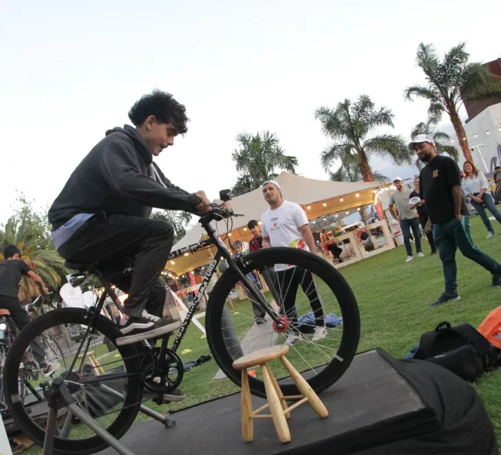 DCC040425-024F07-728x662