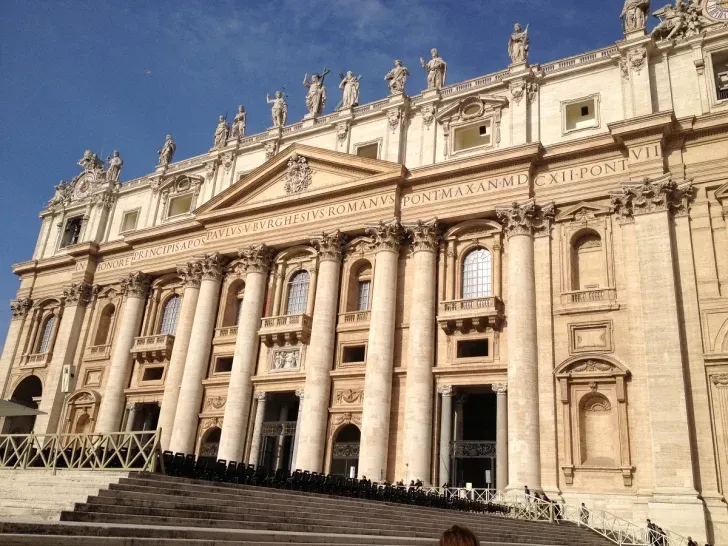 palacio-apostolico-728x546