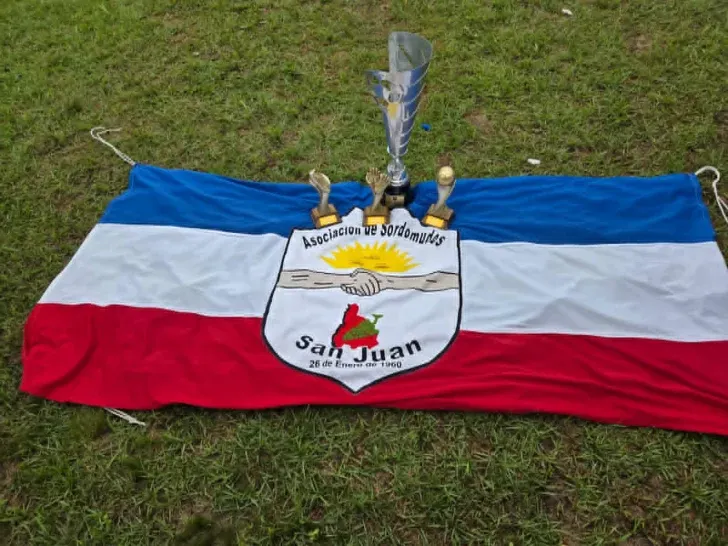 Espartanos-Bandera-campeonato-santa-fe-2025--728x546