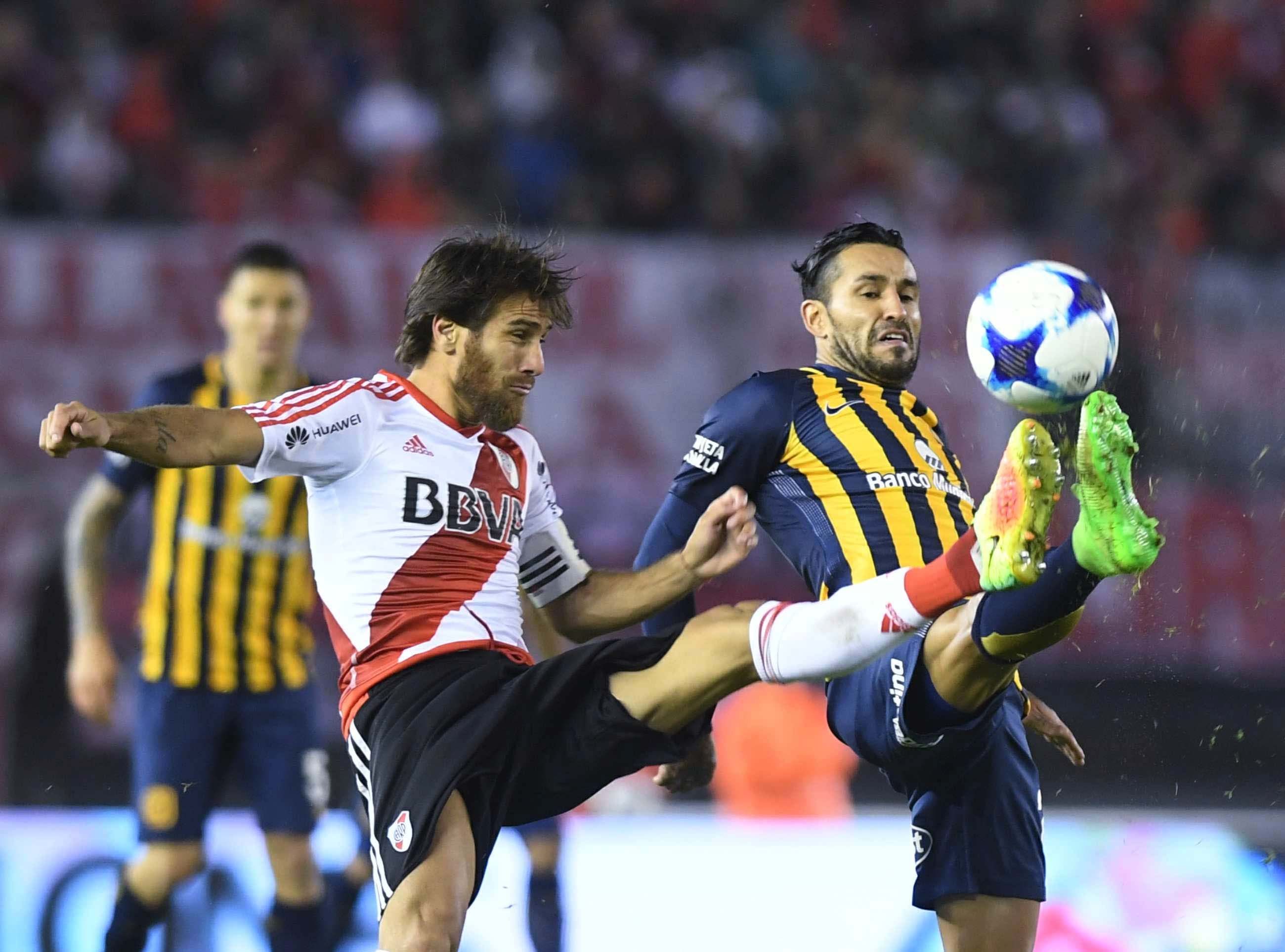 Buenos Aires: River empata sin goles ante Rosario Central en el Monumental al término del primer tiempo válido por la 26ta. fecha del Campeonato de Primera División. Foto:Maximiliano Luna/Télam/cf 28/05/2017 Buenos Aires: River empata sin goles ante Rosario Central en el Monumental al término del primer tiempo válido por la 26ta. fecha del Campeonato de Primera División. Foto:Maximiliano Luna/Télam/cf 28/05/2017