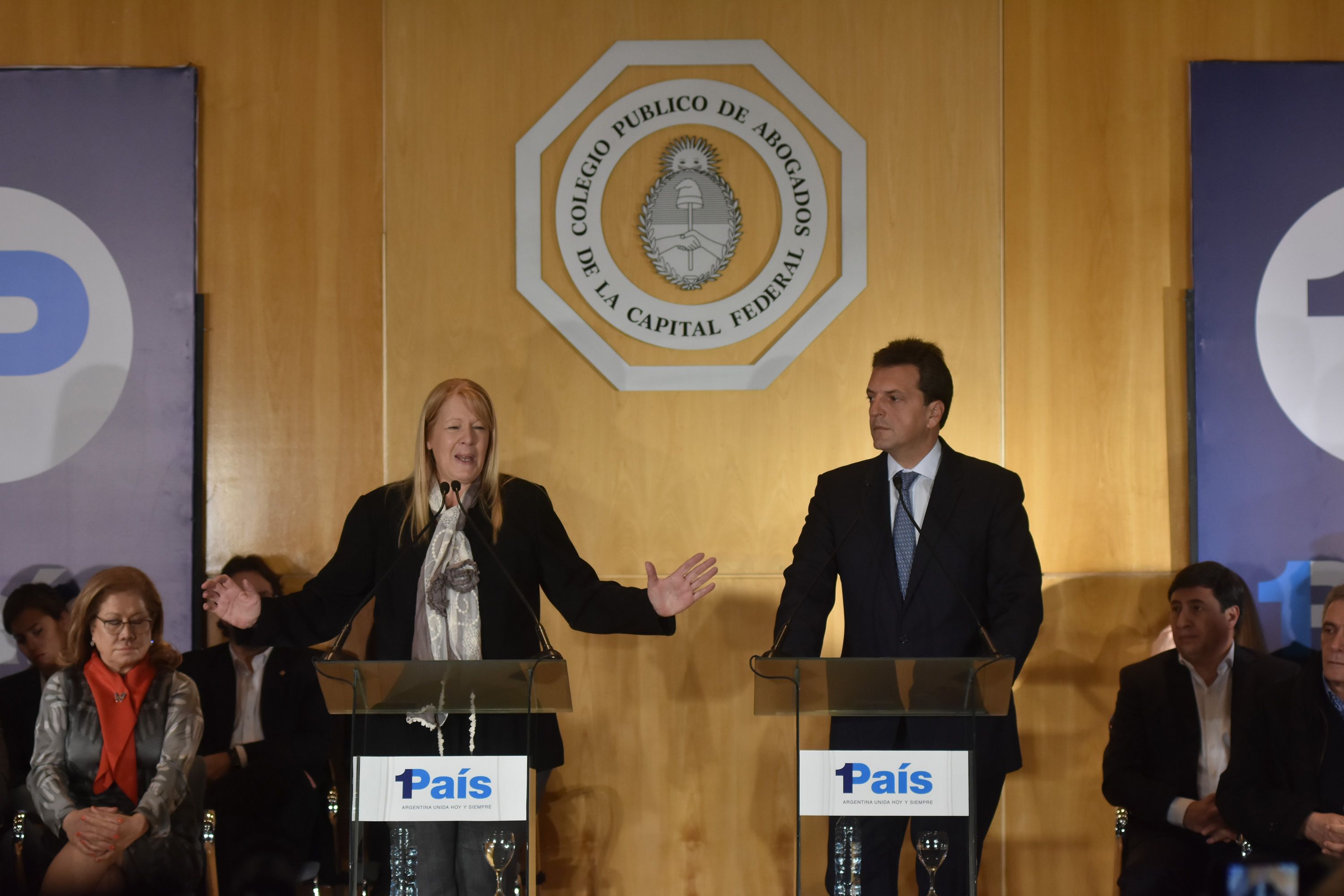 DYN15, BUENOS AIRES 07/07/2017, LOS CANDIDATOS DEL FRENTE 1PAIS, QUE LIDERAN LOS DIPUTADOS SERGIO MASSA Y MARGARITA STOLBIZER, ANUNCIARON ESTE MEDIOD�A QUE RENUNCIAR�N A SUS FUEROS E INMUNIDADES ANTE UNA INVESTIGACI�N PENAL Y/O JUDICIAL EN SU CONTRA.FOTO:DYN/EZEQUIEL PONTORIERO. DYN15, BUENOS AIRES 07/07/2017, LOS CANDIDATOS DEL FRENTE 1PAIS, QUE LIDERAN LOS DIPUTADOS SERGIO MASSA Y MARGARITA STOLBIZER, ANUNCIARON ESTE MEDIOD�A QUE RENUNCIAR�N A SUS FUEROS E INMUNIDADES ANTE UNA INVESTIGACI�N PENAL Y/O JUDICIAL EN SU CONTRA.FOTO:DYN/EZEQUIEL PONTORIERO.