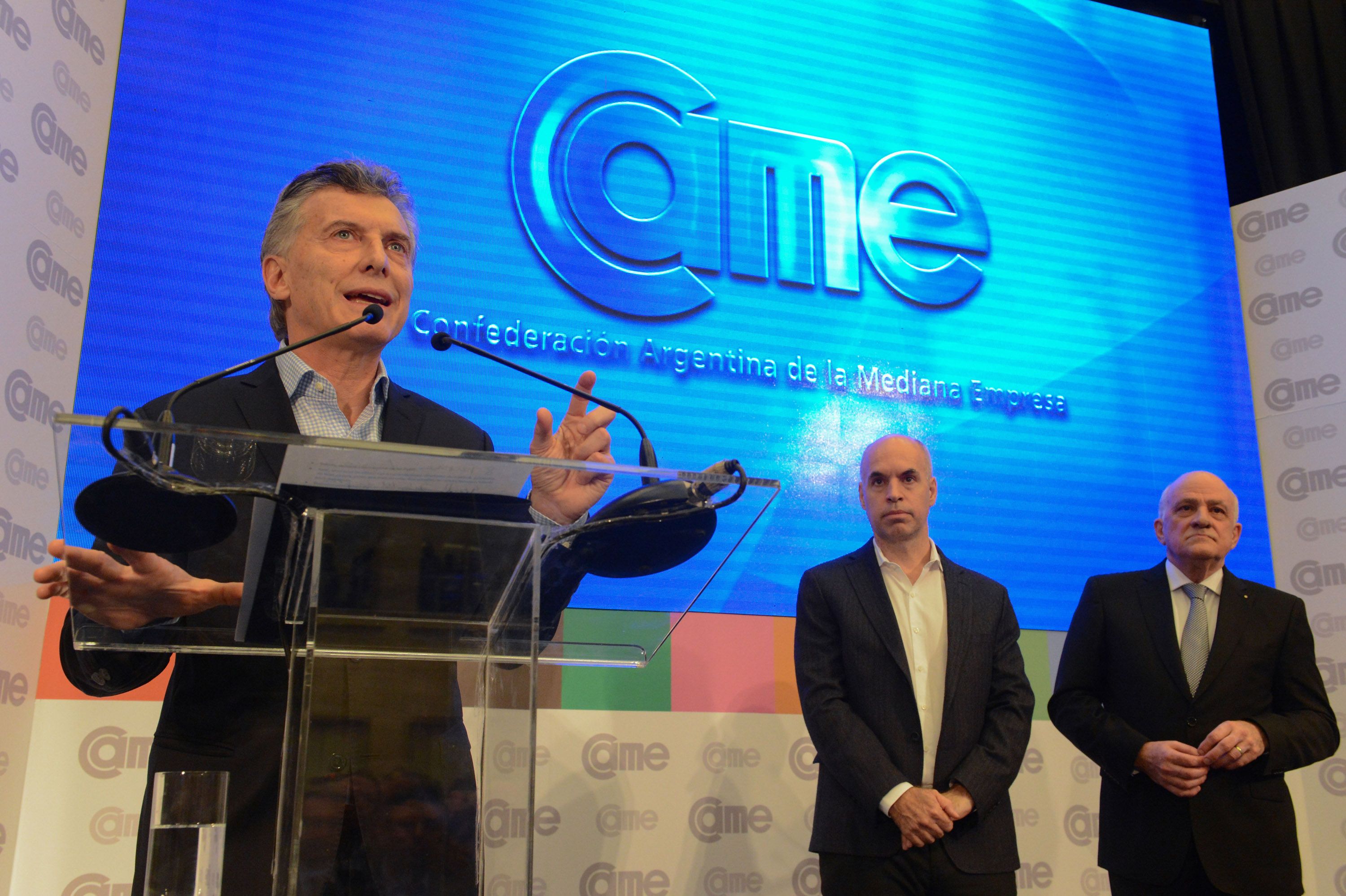 DYN46, BUENOS AIRES 29/06/2017, EL PRESIDENTE MAURICIO MACRI EXPUSO HOY ANTE PEQUE�OS Y MEDIANOS EMPRESARIOS EN UN ACTO REALIZADO EN LA SEDE DE LA CAME CON MOTIVO DE LA CELEBRACI�N DEL D�A INTERNACIONAL DE LAS PYMES. ESTUVO ACOMPA�ADO POR EL JEFE DE GOBIERNO DE LA CIUDAD DE BUENOS AIRES, HORACIO RODR�GUEZ LARRETA, Y POR EL TITULAR DE LA ENTIDAD, FABI�N TARR�O. FOTO:DYN/PRESIDENCIA.