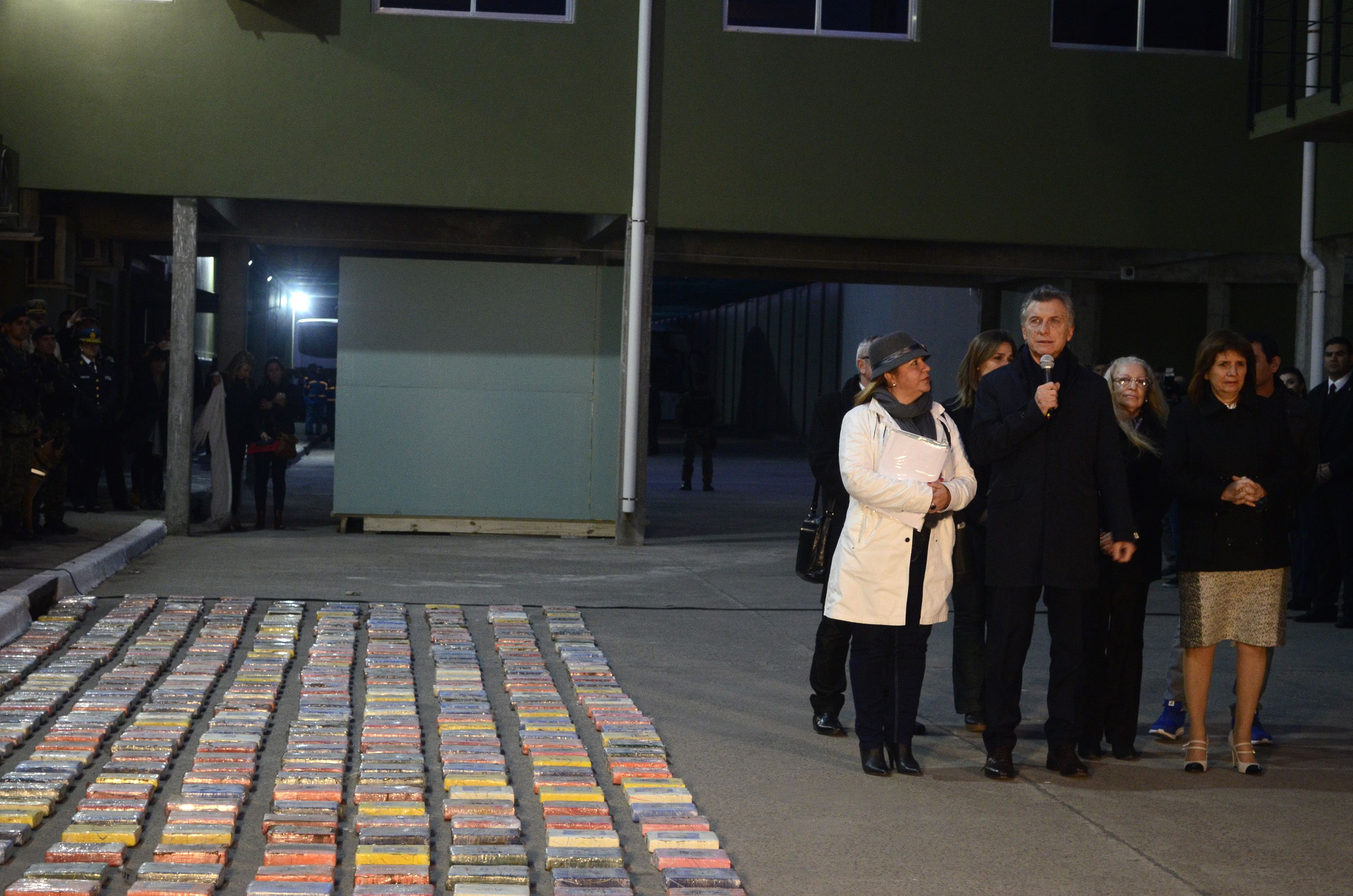 DYN55, BUENOS AIRES 18/07/2017, EL PRESIDENTE MAURICIO MACRI ENCABEZ� HOY, EN EL EDIFICIO CENTINELA, EL OPERATIVO DE INCINERACI�N DE LAS DOS TONELADAS DE DROGA INCAUTADA EN EL OPERATIVO BOBINAS BLANCAS, EL M�S IMPORTANTE DE LOS �LTIMOS 25 A�OS.FOTO:DYN/JAVIER BRUSCO. DYN55, BUENOS AIRES 18/07/2017, EL PRESIDENTE MAURICIO MACRI ENCABEZ� HOY, EN EL EDIFICIO CENTINELA, EL OPERATIVO DE INCINERACI�N DE LAS DOS TONELADAS DE DROGA INCAUTADA EN EL OPERATIVO BOBINAS BLANCAS, EL M�S IMPORTANTE DE LOS �LTIMOS 25 A�OS.FOTO:DYN/JAVIER BRUSCO.