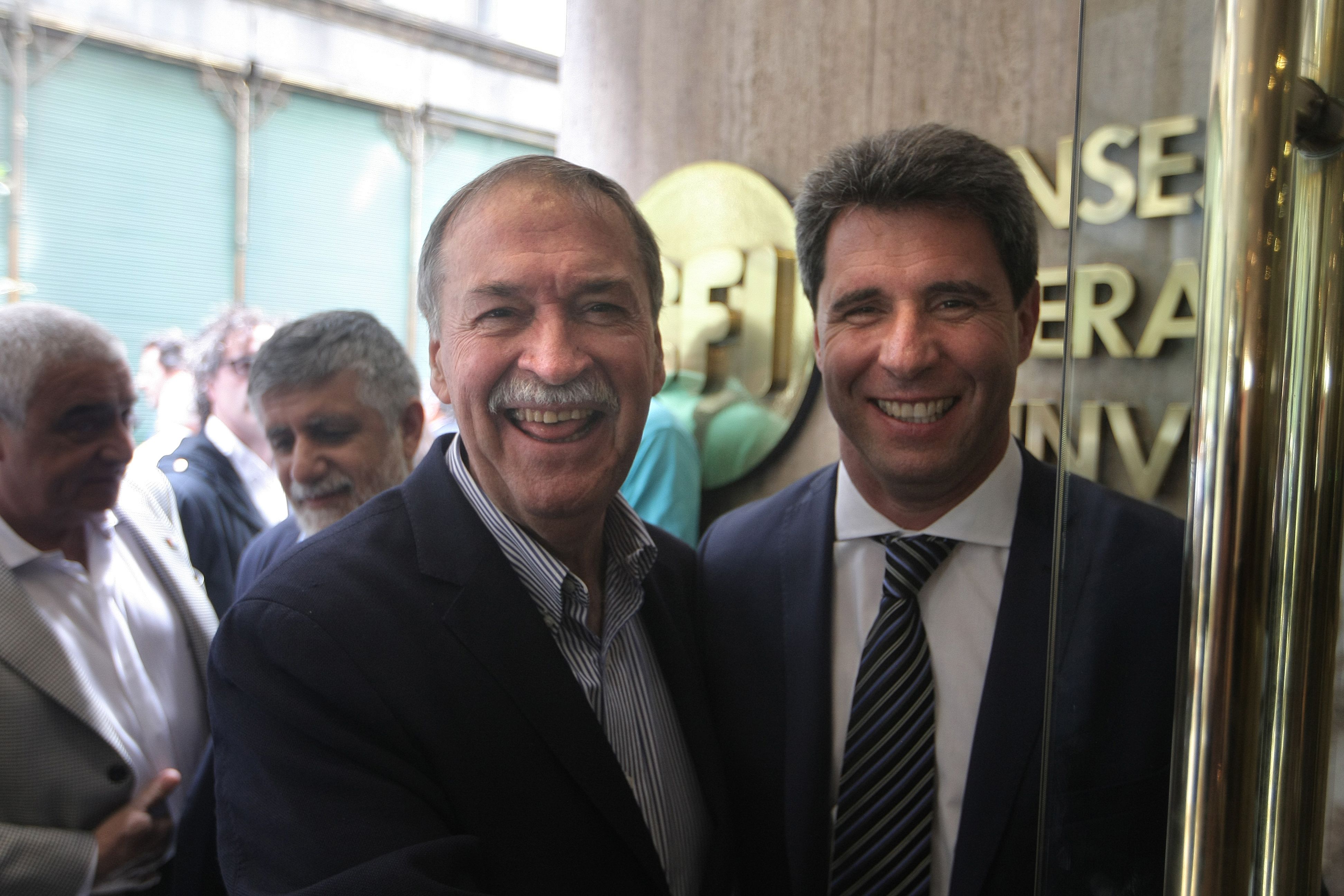 DYN22, BUENOS AIRES 26/10/2017, EL GOBERNADOR DE CORDOBA JUAN SCHIARETTI Y EL GOBERNADOR DE SAN JUAN SERGIO U�AC / REUNION DE GOBERNADORES EN EL CENTRO PORTE�O , PREVIA  AL ENCUENTRO CON EL PRESIDENTE DE LA NACION LA SEMANA QUE VIENE.FOTO:DYN/PABLO MOLINA.