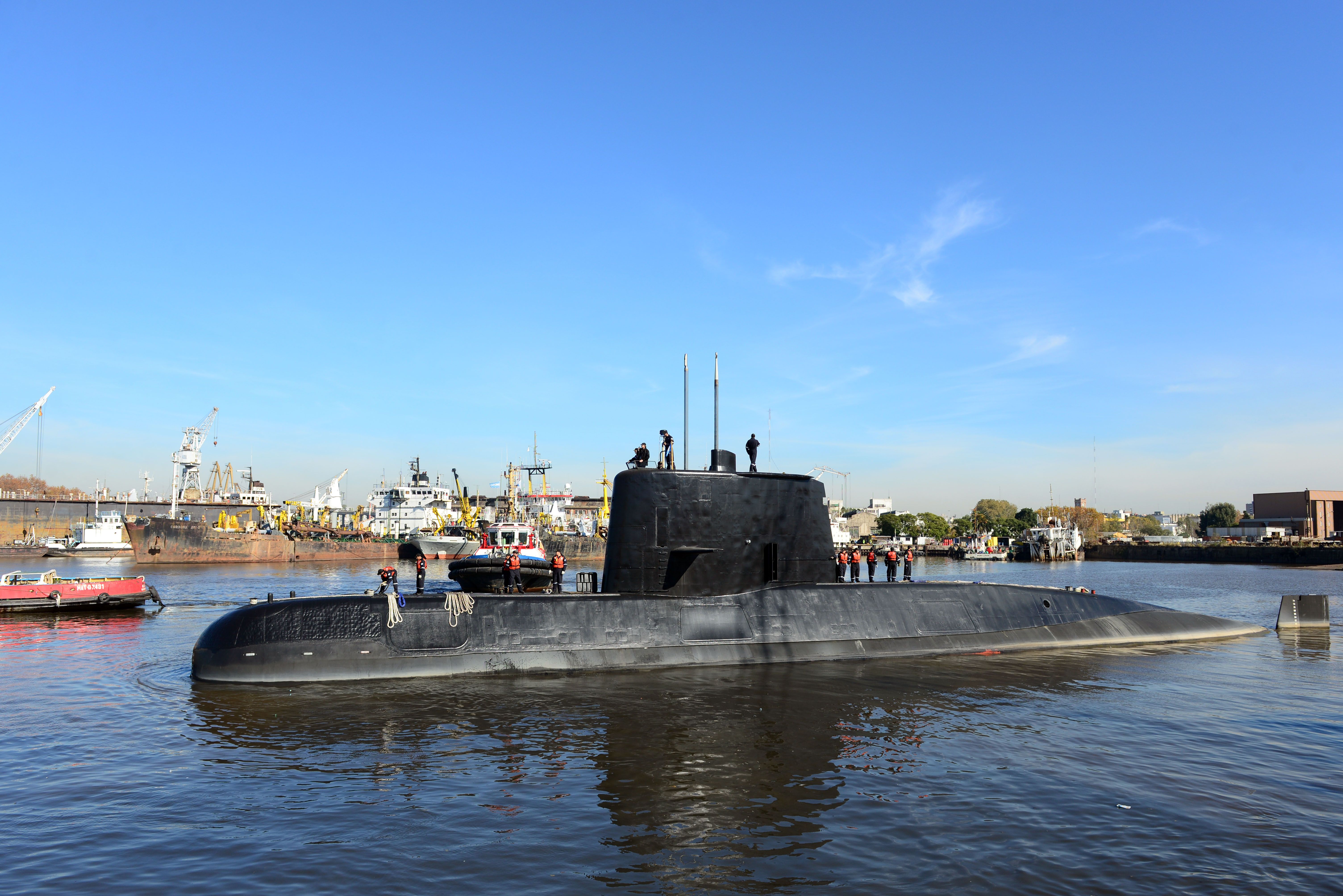 T&eacute;lam, 17/11/2017 Buenos Aires: El submarino ARA -San Juan- (Foto) que perdi&oacute; contacto con la Armada Argentina hace dos d&iacute;as, es un buque de ataque constru&iacute;do en Alemania que est&aacute; al servicio del pa&iacute;s desde 1985, cuando comenz&oacute; con pruebas de mar para abocarse luego a operaciones navales en aguas del Caribe, Atl&aacute;ntico Norte y ejercicios desde su apostadero en la Base Naval de Mar del Plata. Foto: Armada Argentina