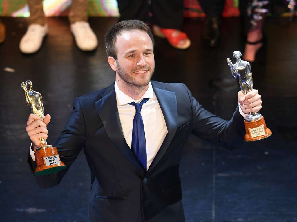 Buenos Aires, 17 de diciembre de 2018: El piloto arrecifeño Agustín Canapino, flamante campeón del Turismo Carretera, ganó el Olimpia de Oro, en la tradicional ceremonia con la que el Círculo de Periodistas Deportivos premia cada año a los mejores atletasFoto: Alfredo Luna/Telam Buenos Aires, 17 de diciembre de 2018: El piloto arrecifeño Agustín Canapino, flamante campeón del Turismo Carretera, ganó el Olimpia de Oro, en la tradicional ceremonia con la que el Círculo de Periodistas Deportivos premia cada año a los mejores atletasFoto: Alfredo Luna/Telam