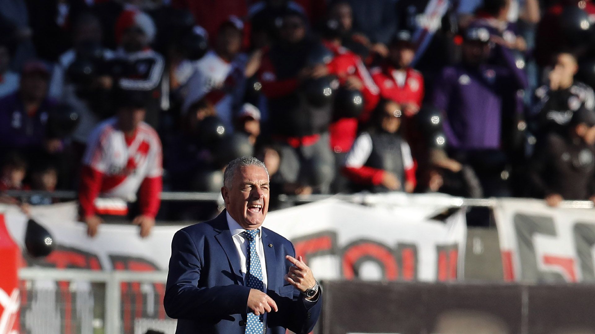 Boca Juniors' coach Gustavo Alfaro gives instructions to his players during an Argentine first division soccer game against River Plate in Buenos Aires, Argentina, Sunday, Sept. 1, 2019. (AP Photo/Natacha Pisarenko)
