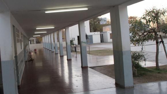 VACÍAS. Varias escuelas tuvieron sus patios y aulas sin alumnos. VACÍAS. Varias escuelas tuvieron sus patios y aulas sin alumnos.