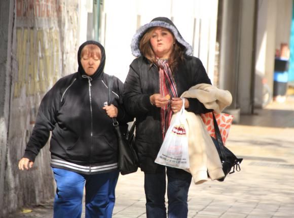 EL INICIO. Ayer, el frío se hizo sentir en la ciudad. Si bien por momento el Sol salió, no logró calentar el ambiente ya que hubo ráfagas frías. EL INICIO. Ayer, el frío se hizo sentir en la ciudad. Si bien por momento el Sol salió, no logró calentar el ambiente ya que hubo ráfagas frías.