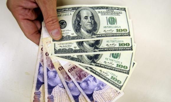 Sin techo. El d&oacute;lar informal avanz&oacute; casi un 8% en 2015. El m&aacute;ximo hist&oacute;rico para el d&oacute;lar &lsquo;blue&lsquo; fue de $15,95, el 24 de septiembre del a&ntilde;o pasado.