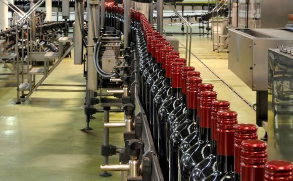 Los vinos viejos, de cosechas 2014 y 2015, son a los que apunta el operativo de eliminación de sobrestock del Gobierno. A ese programa ahora se suman tres alternativas de comercialización que tonifican el precio al productor. Los vinos viejos, de cosechas 2014 y 2015, son a los que apunta el operativo de eliminación de sobrestock del Gobierno. A ese programa ahora se suman tres alternativas de comercialización que tonifican el precio al productor.