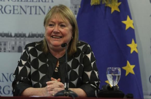 Rosarina. La canciller argentina Susana Malcorra, de 61 años, es nacida en Rosario y graduada como ingeniera electrónica. Rosarina. La canciller argentina Susana Malcorra, de 61 años, es nacida en Rosario y graduada como ingeniera electrónica.
