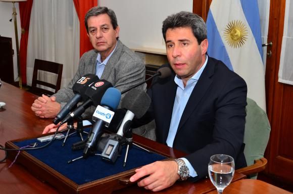 Nadie afuera. Frente a algunas dudas, U&ntilde;ac y Gattoni aclararon que el plus es para todos los agentes estatales. Es decir, polic&iacute;as, docentes, m&eacute;dicos, personal de la sanidad, administrativos, obreros y el llamado escalaf&oacute;n seco.