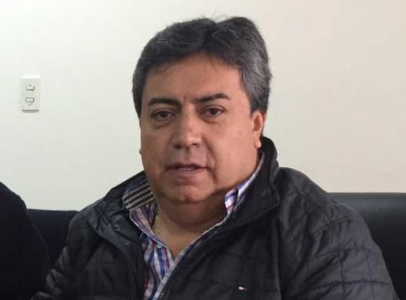 Eduardo Cabello - UOCRA<br>�“Lo que está gestionando la CGT a nivel nacional es para beneficio de todos los trabajadores del país, pero hay que esperar para ver qué se define. En nuestro caso también estamos aguardando un bono, pero no manejamos cifras. Habrá que ver qué pasa”. Eduardo Cabello - UOCRA<br>�“Lo que está gestionando la CGT a nivel nacional es para beneficio de todos los trabajadores del país, pero hay que esperar para ver qué se define. En nuestro caso también estamos aguardando un bono, pero no manejamos cifras. Habrá que ver qué pasa”.