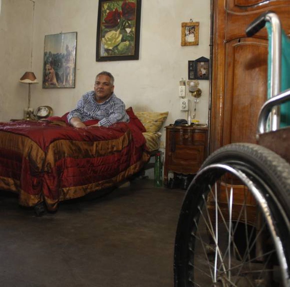 Casi un año en cama por  no tener una silla especial