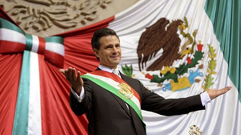 En medio de violentos incidentes, asumió Peña Nieto en México