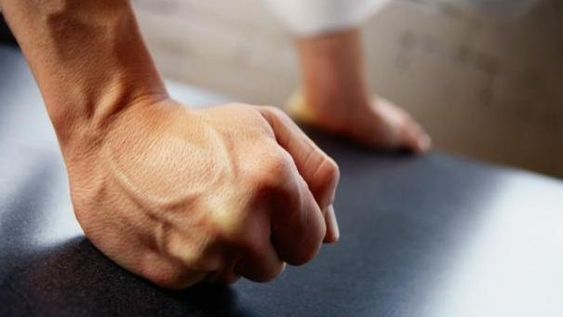 Un chico de 13 años llegó al hospital golpeado: aseguran que el atacante fue su padrastro