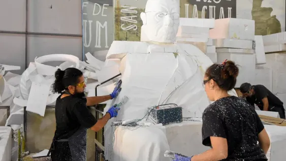 [FOTOS] Mirá cómo trabajan en el taller de utilería de la Fiesta del Sol