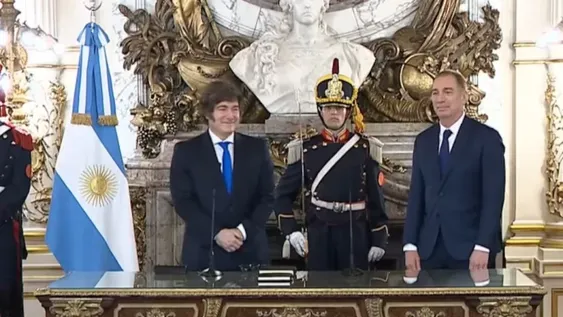 Javier Milei le tomó juramento a Diego Santilli como nuevo ministro del Interior