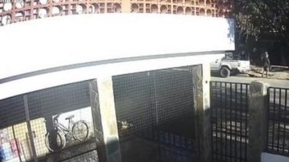 Sangre en camioneta de César Sena