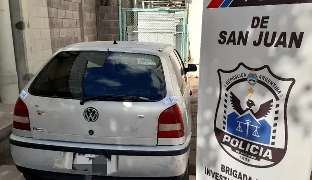 Detuvieron a un sujeto y secuestraron un auto por el robo de tres garrafas