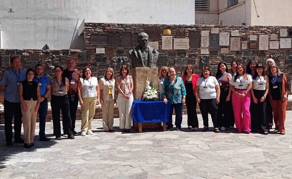 Las funcionarias nacionales junto al equipo de la Casa Natal de Sarmiento