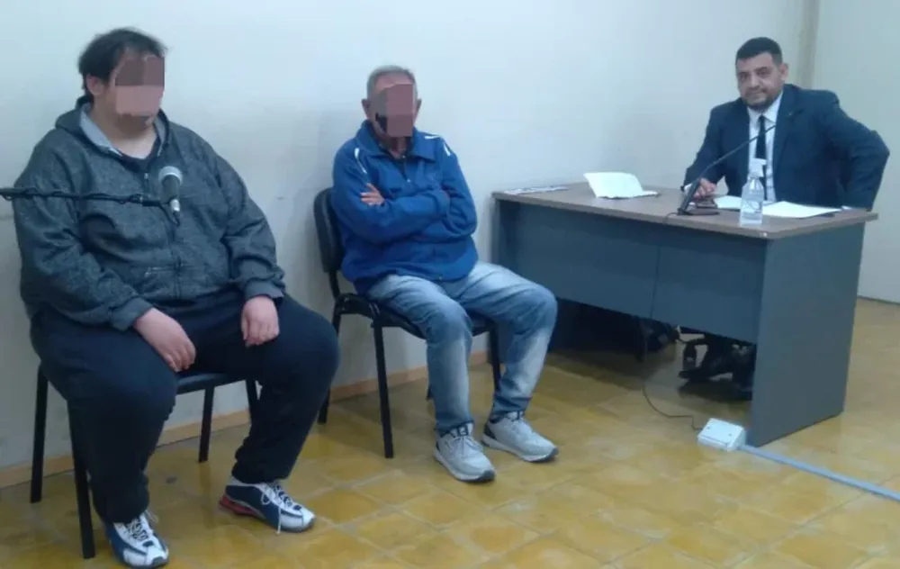 Los acusados (izquierda) estuvieron algunos días presos al comenzar la investigación que, para Fiscalía, no demostró que ambos hubieran agredido sexualmente a su pariente.