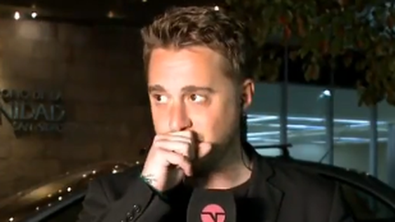 Un periodista deportivo se tragó una mosca en vivo y tuvo que interrumpir su informe