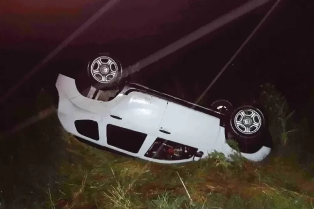 Un hombre se salvó de milagro tras protagonizar un violento vuelco en la Ruta 150