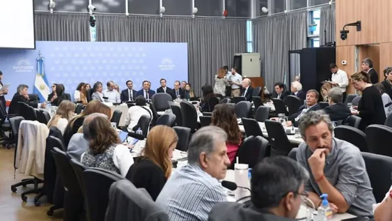 El Gobierno incluirá en el Presupuesto 2026 una reforma laboral con subas por empresa