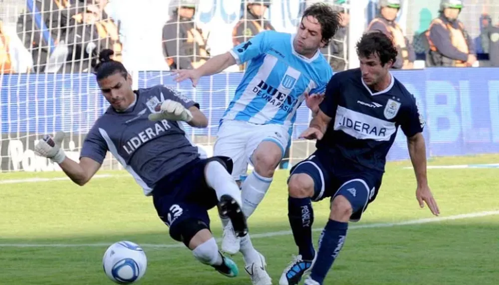 Racing y Gimnasia complicaron su futuro con un empate