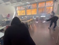 catamarca: alumnos armaron una guerra de bengalas dentro del aula catamarca: alumnos armaron una guerra de bengalas dentro del aula