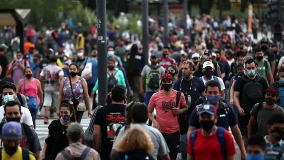 Las medidas dispararon un duro duelo verbal entre Alberto y JxC