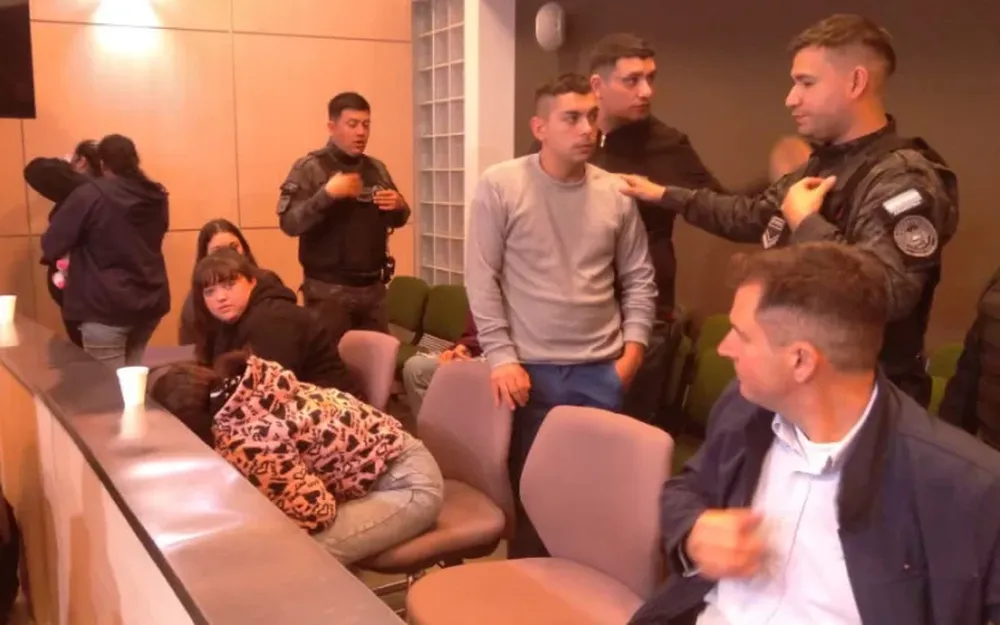 LOS IMPUTADOS AYER, en el inicio del debate.