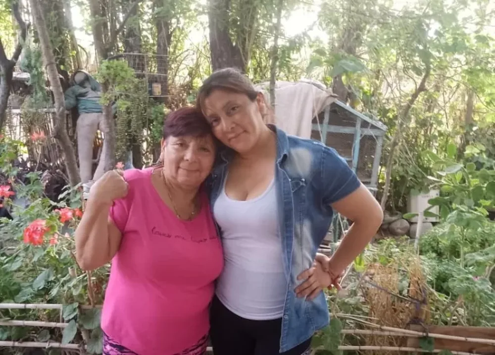 El cáncer hizo estragos en su familia y para abrazar la lucha organiza un desfile