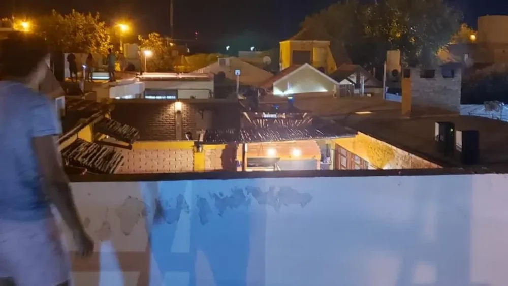Un DJ sanjuanino llenó su techo de luces y puso música para todos sus vecinos