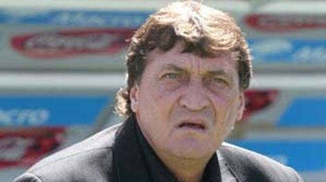Falcioni : ante Colón sólo se juega “tres puntos”