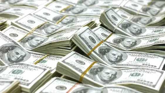 El dólar sufrió una baja de 17 centavos y cerró en $43,52