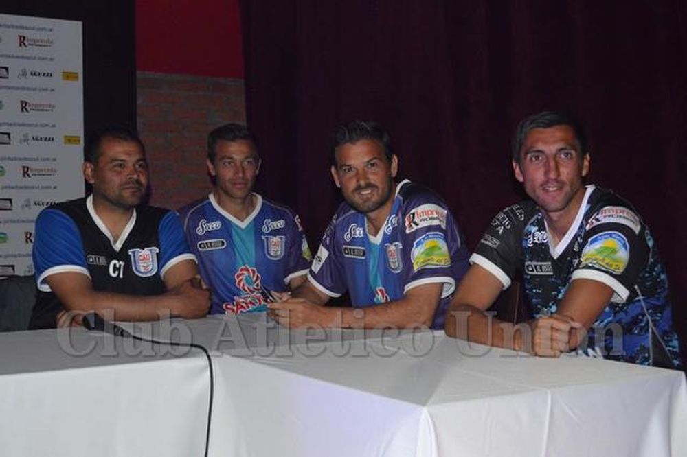 A horas del debut, Unión presentó nueva camiseta y plantel