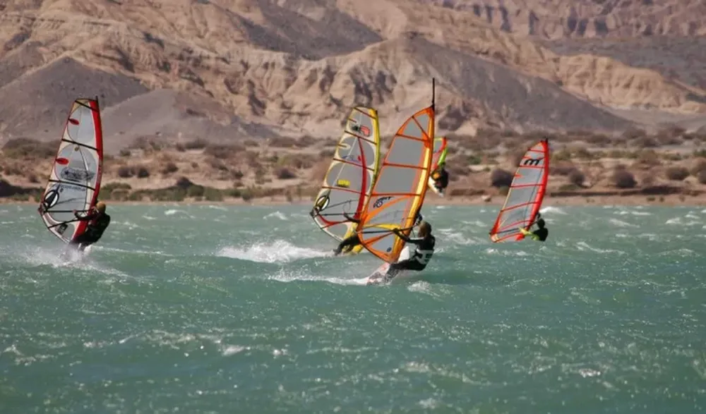 El mes de la primavera ya comienza a celebrarse en Iglesia. Para octubre está prevista la apertura de las escuelas de deportes náuticos.