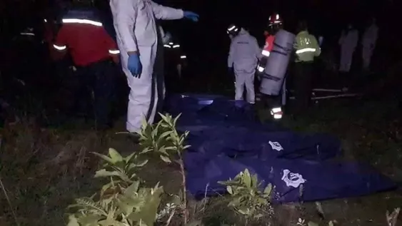 [VIDEO] Al menos 9 personas murieron tras la caída de un ómnibus al abismo en Ecuador