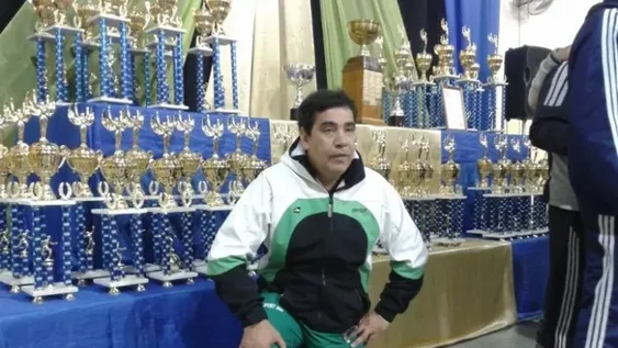 Cómo estalló en la escuela el escándalo del profesor denunciado por abusar de una alumna