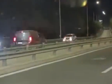 El video muestra a un vehículo circulando en contramano por la Avenida de Circunvalación de San Juan. El video muestra a un vehículo circulando en contramano por la Avenida de Circunvalación de San Juan.