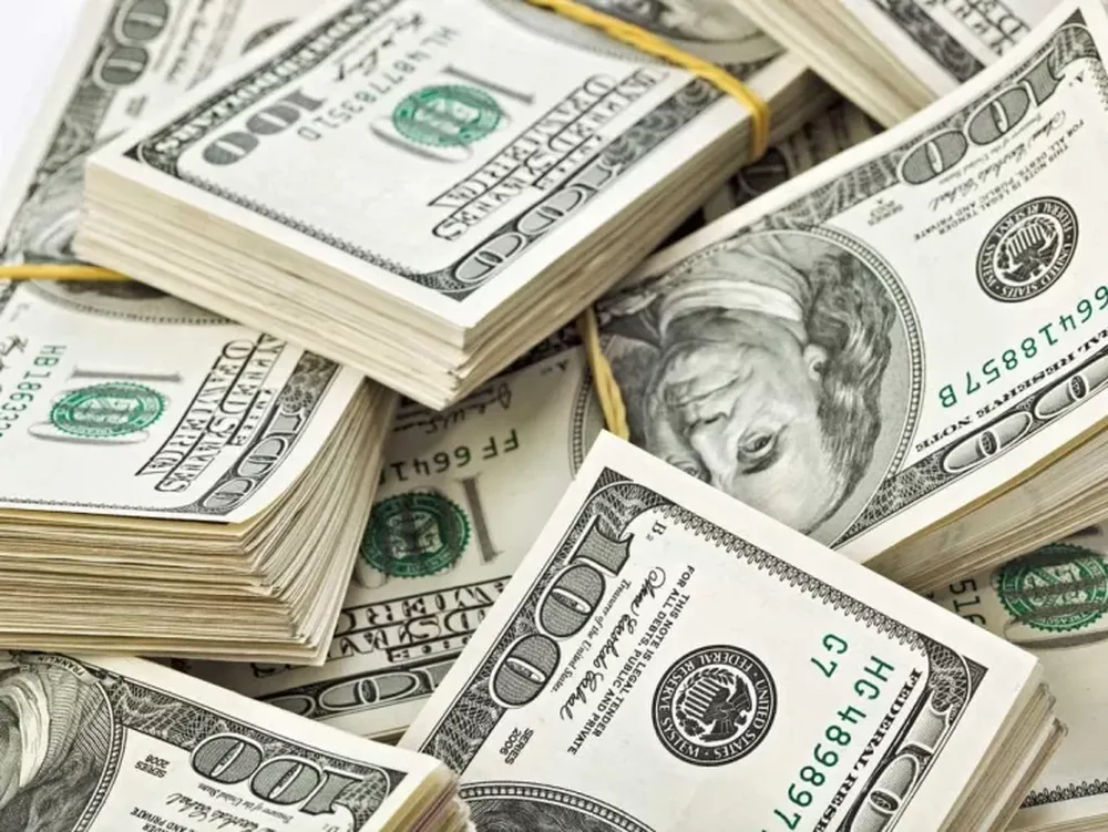 El dólar blue abre a $72,50 y el oficial a $63,10