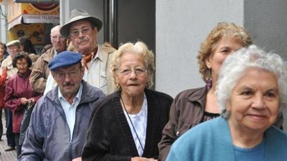 Anses: cuándo cobran los jubilados con los cambios por Semana Santa y de cuánto es el bono
