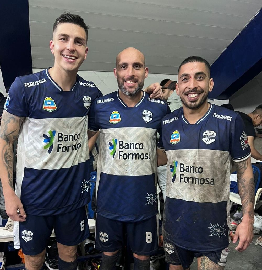 Fabricio Illanes, a la derecha, es el sanjuanino que ascendió a la Primera Nacional vistiendo la camiseta de San Martín de Formosa.