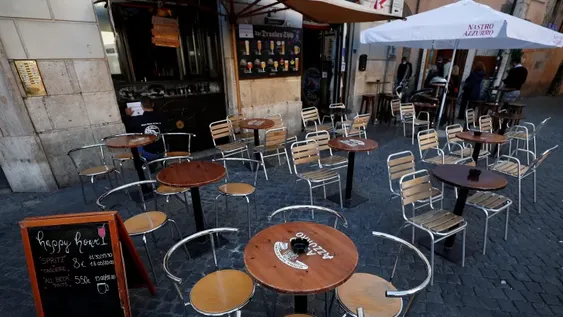 Italia prohíbe las salidas nocturnas en Roma, Milán y Nápoles