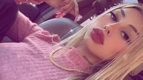 Tamara Báez mostró que duerme con poca ropa y quedó al borde de la censura