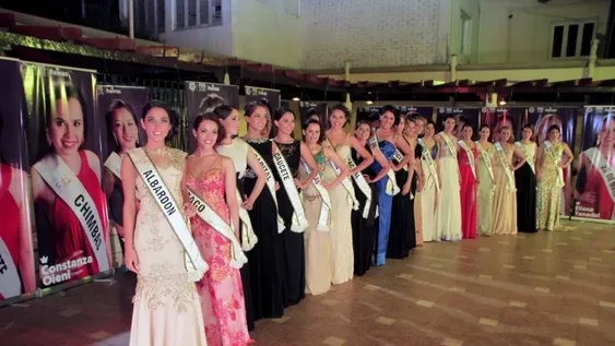 Las 19 candidatas a Reina del Sol tuvieron una glamorosa presentación en sociedad