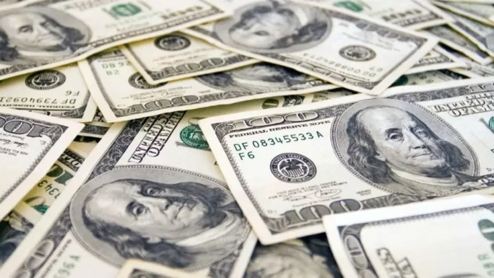 El BCRA debió intervenir para limitar el salto del dólar, que subió 18 centavos a $28,23